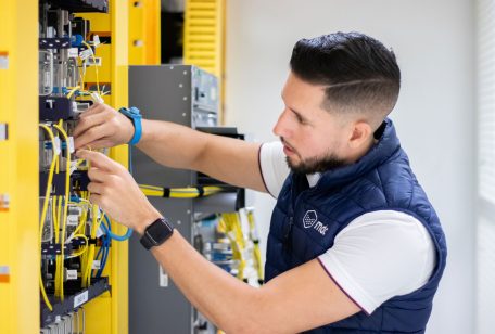 Connect to the cloud directly from one of MDC’s carrier-neutral data centers